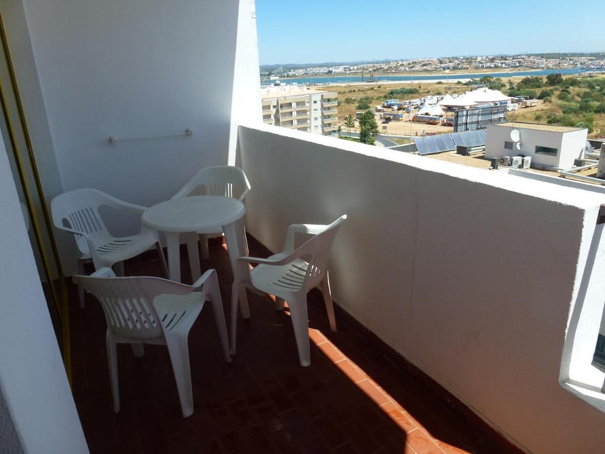 Apartment T1- Da Rocha Com Piscina -segunda Linha