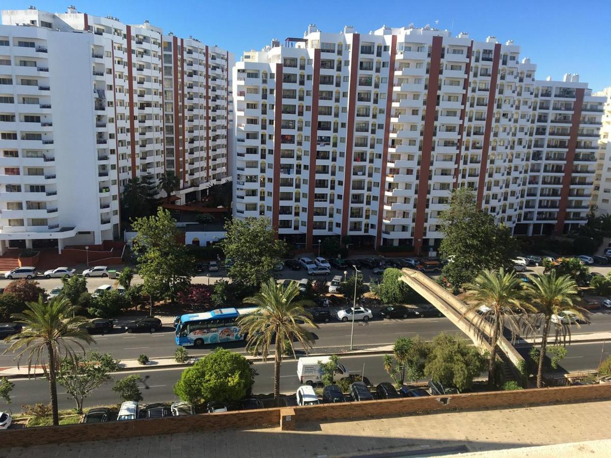 Apartment T1- Da Rocha Com Piscina -segunda Linha